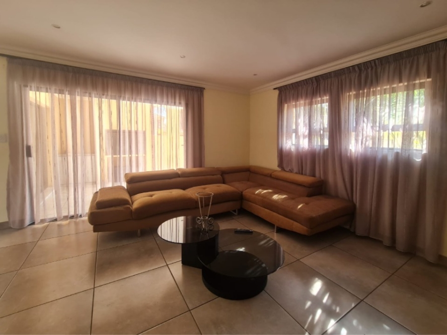 To Let 4 Bedroom Property for Rent in Melodie North West